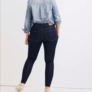 MADEWELL | 9” Mid-Rise Skinny
Jeans in Larkspur Wash